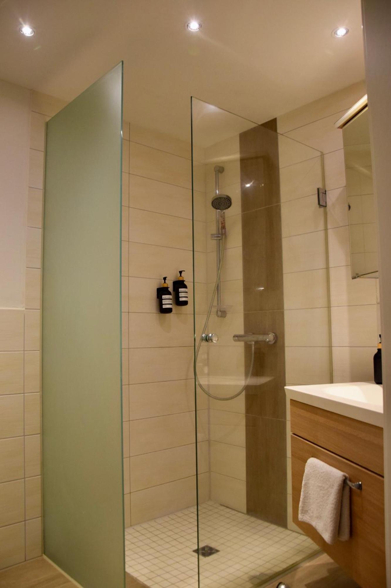 Stilvolle Wohnung Mit Balkon & Parkplatz Росток Экстерьер фото